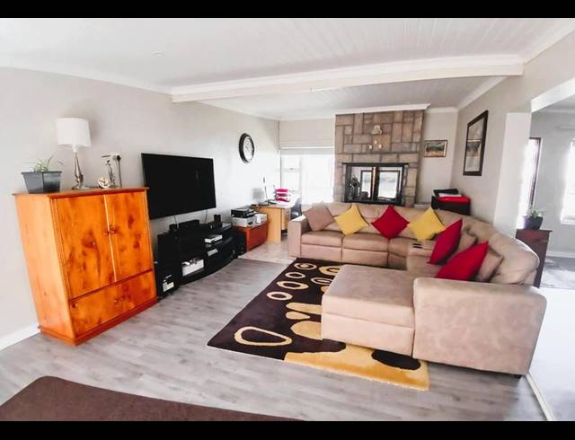 3 BEDROOM HOUSE FOR SALE IN STILBAAI-WES